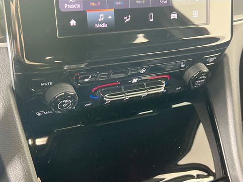 Used 2023 Jeep Grand Cherokee Altitude image 15