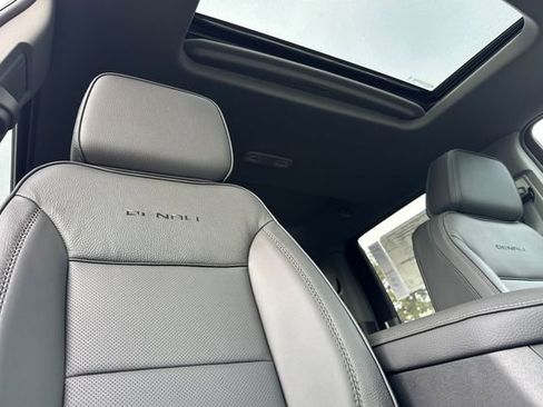 New 2026 GMC Sierra 2500 Denali w/ Denali Reserve Package image 18