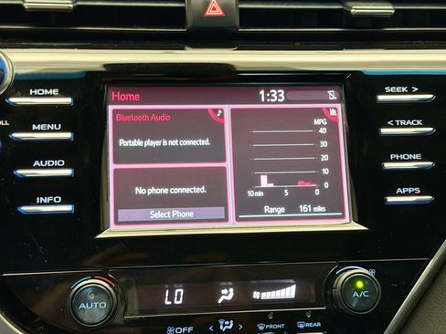 Used 2018 Toyota Camry SE FWD image 9
