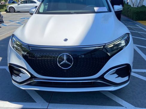 Used 2023 Mercedes-Benz EQS 580 4MATIC SUV image 2