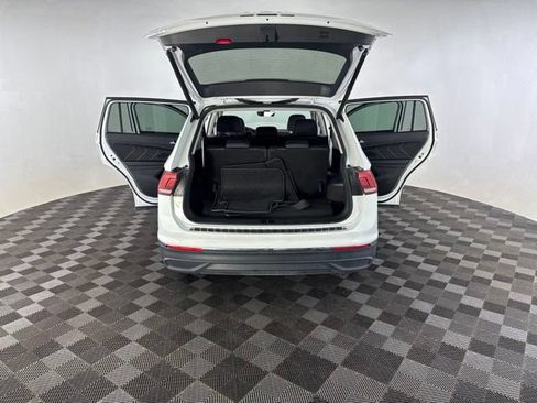 Used 2024 Volkswagen Tiguan SE FWD image 17