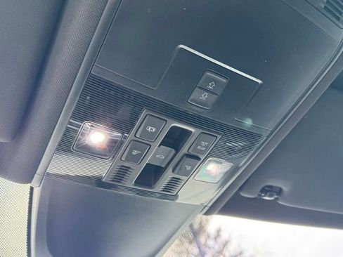 Used 2022 Volkswagen Tiguan SE R-Line image 27