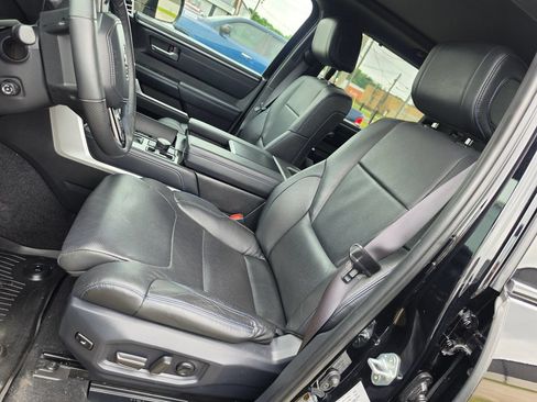 Used 2023 Toyota Tundra Platinum AWD/4WD image 6