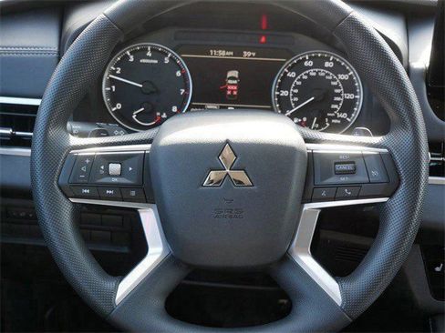 New 2026 Mitsubishi Outlander ES image 8