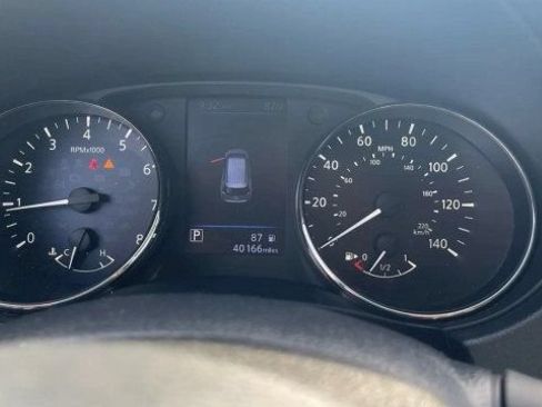 Used 2020 Nissan Rogue SV FWD image 17