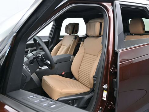 Used 2026 Land Rover Discovery Limited Edition image 10