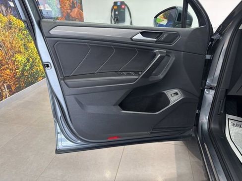 Used 2024 Volkswagen Tiguan SE image 21