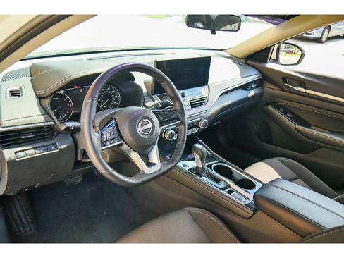 Used 2023 Nissan Altima 2.5 SV w/ SV Premium Package image 12