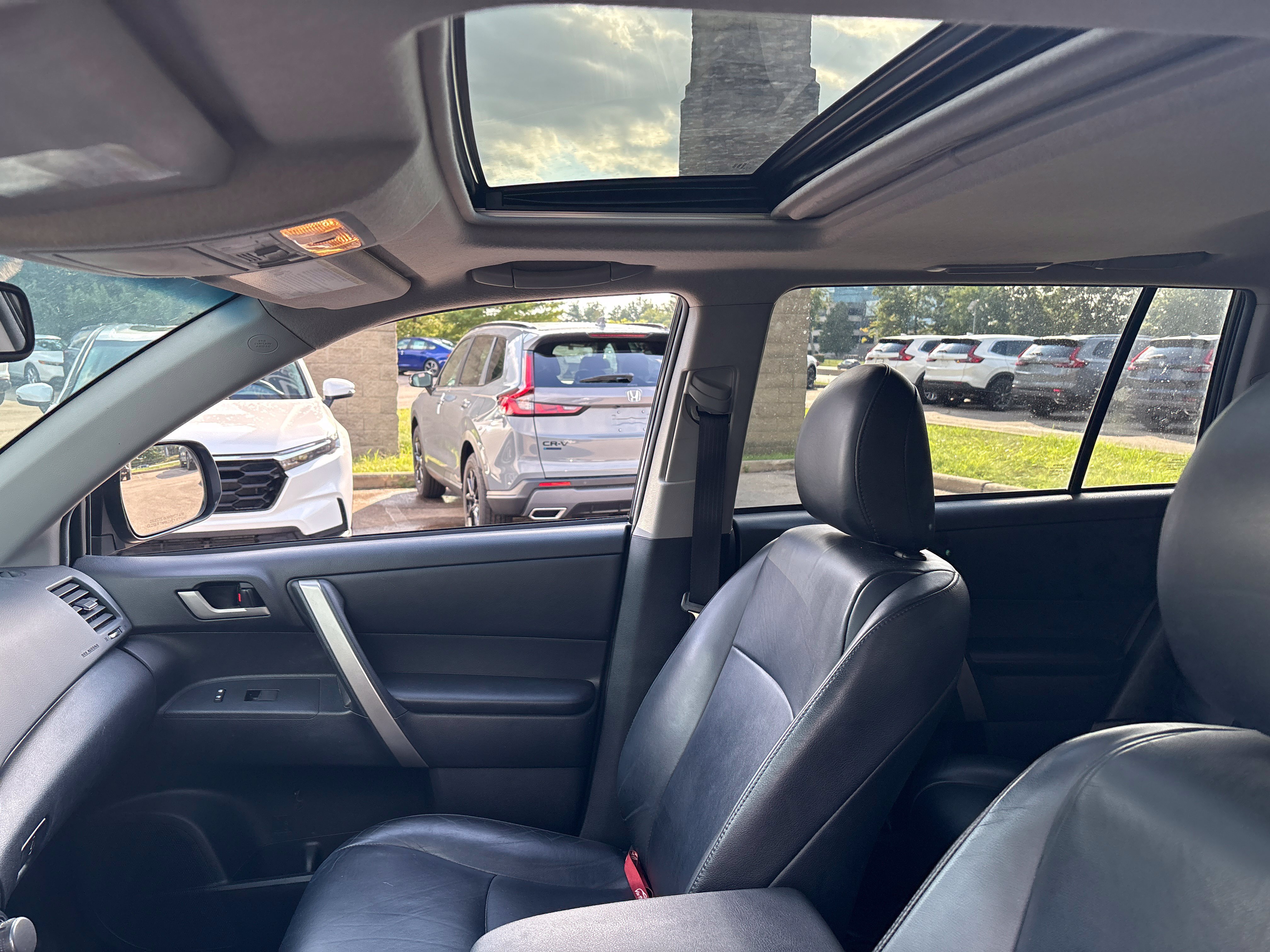 Used 2013 Toyota Highlander SE AWD/4WD image 4