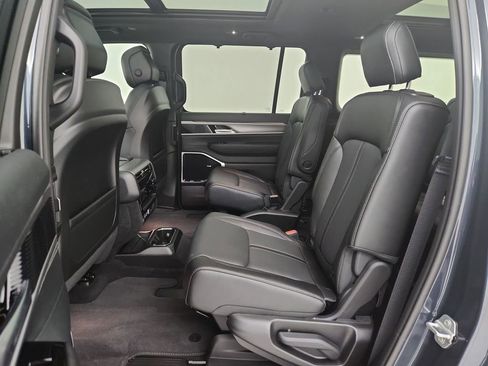 New 2025 Jeep Wagoneer Series III w/ Quick Order Package 25C Super image 32