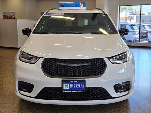 New 2025 Chrysler Pacifica Select w/ Fav Edition Package FWD image 6