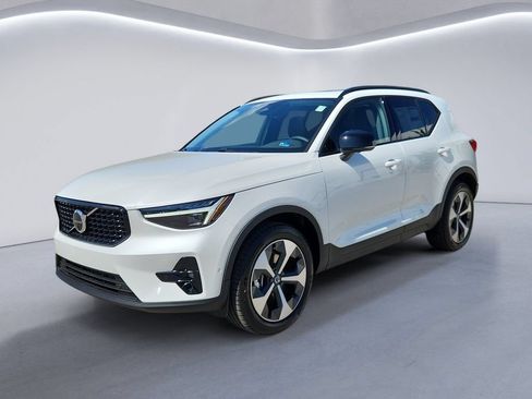 New 2026 Volvo XC40 B5 Plus w/ Protection Package Premier AWD/4WD image 7