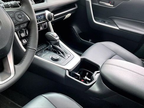 Used 2023 Toyota RAV4 XLE Premium image 15