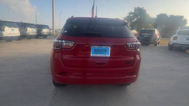 Used 2023 Jeep Compass Limited AWD/4WD image 7