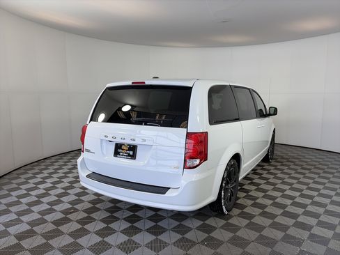 Used 2018 Dodge Grand Caravan SE image 5