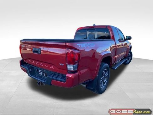 Used 2019 Toyota Tacoma TRD Sport image 3