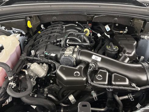 Used 2024 Jeep Grand Cherokee Laredo X image 31