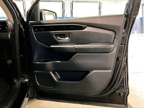 Used 2025 Honda Pilot EX-L image 12
