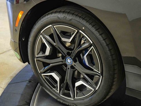 Certified 2024 BMW iX xDrive50 w/ Premium Package AWD/4WD image 10