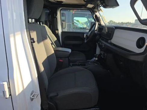 Used 2024 Jeep Wrangler Unlimited w/ Convenience Group AWD/4WD image 12