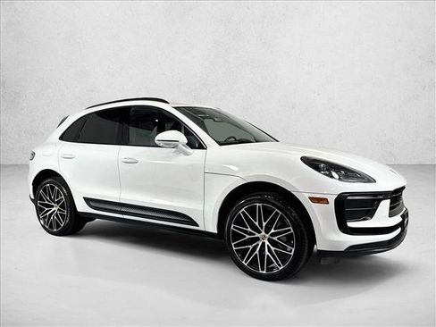 Certified 2026 Porsche Macan AWD/4WD image 7