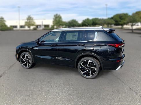 New 2025 Mitsubishi Outlander SEL image 5