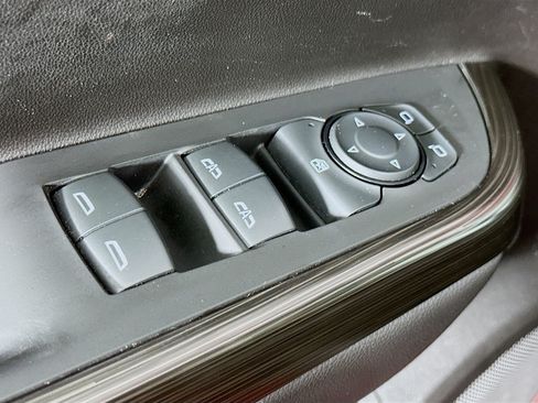 Used 2023 GMC Acadia SLT w/ LPO, Floor Liner Package FWD image 15