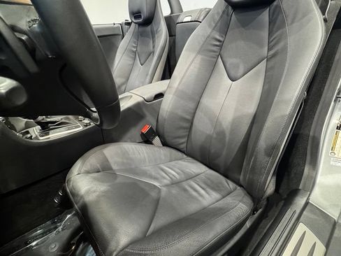 Used 2010 Mercedes-Benz SLK 300 image 15