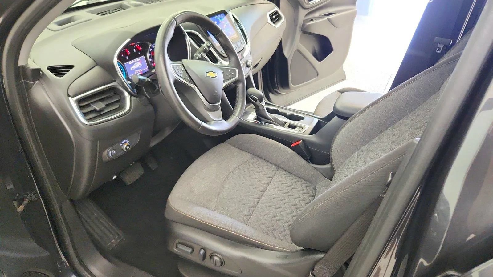 Used 2022 Chevrolet Equinox LT FWD image 13