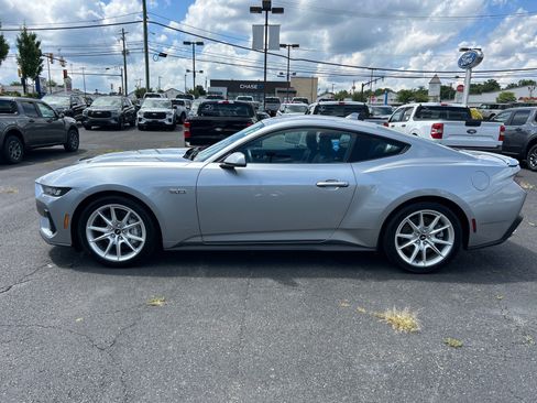 Used 2024 Ford Mustang GT Premium RWD image 6
