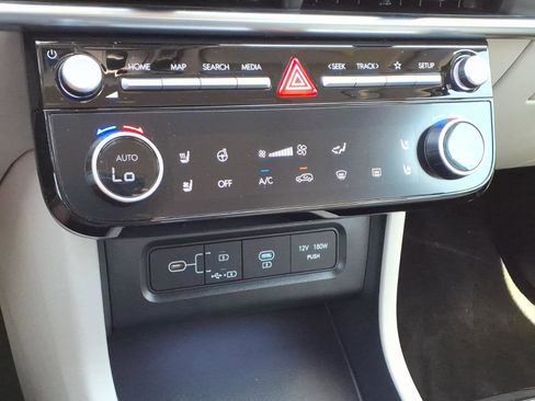 Certified 2025 Hyundai Tucson Limited FWD image 25
