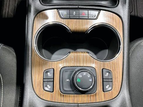 Used 2023 GMC Acadia SLE w/ LPO, Black Accent Package image 16