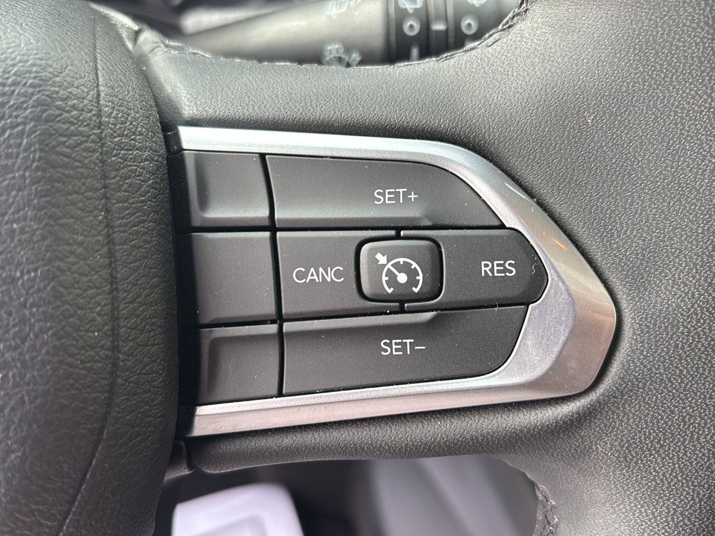 Used 2023 Jeep Compass Latitude w/ Sun and Sound Group AWD/4WD image 13