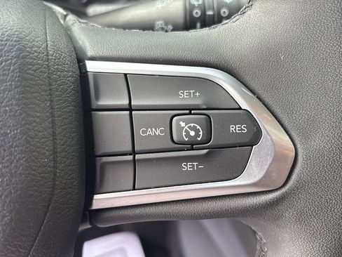 Used 2023 Jeep Compass Latitude w/ Sun and Sound Group AWD/4WD image 13