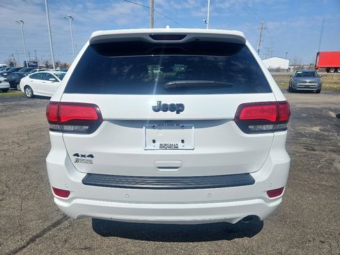 Used 2020 Jeep Grand Cherokee Altitude image 3