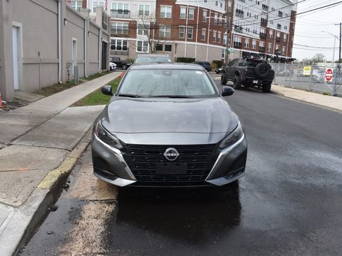 Used 2025 Nissan Altima 2.5 SV FWD image 3