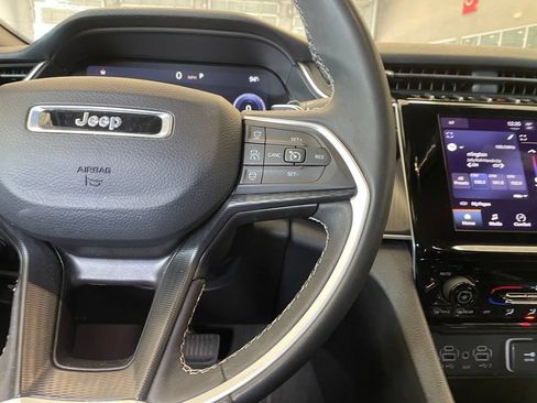 Used 2024 Jeep Grand Cherokee L Laredo RWD image 14