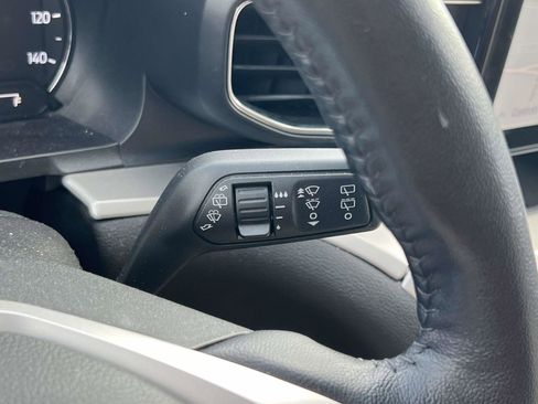 Used 2022 Ford Explorer XLT w/ Equipment Group 202A image 20