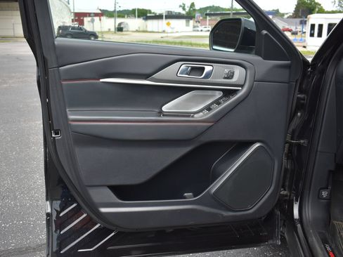 Used 2025 Ford Explorer ST AWD/4WD image 12