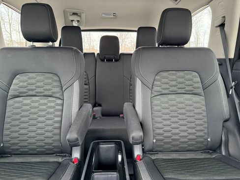 Used 2024 Nissan Pathfinder SV w/ SV Premium Package image 39