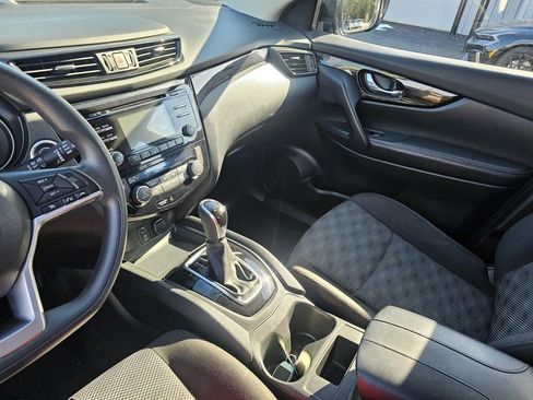 Used 2017 Nissan Rogue Sport SV image 21