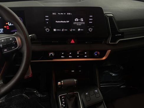 Used 2025 Kia Sportage LX image 14