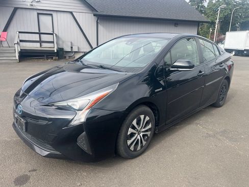 Used 2016 Toyota Prius Three w/ Advanced Technology Package FWD image 2