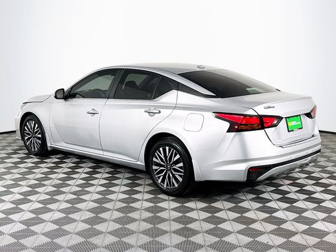 Used 2023 Nissan Altima 2.5 SV FWD image 6