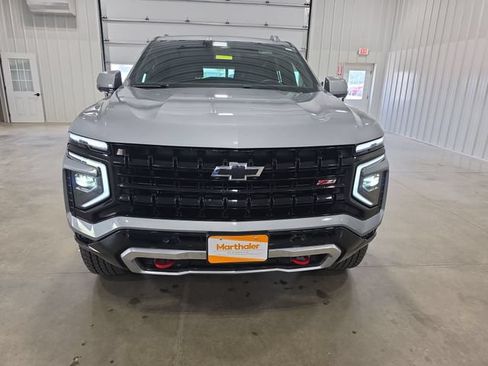 Used 2025 Chevrolet Suburban Z71 AWD/4WD image 3