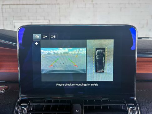 Used 2018 Lincoln Navigator L Select w/ Technology Package AWD/4WD image 16