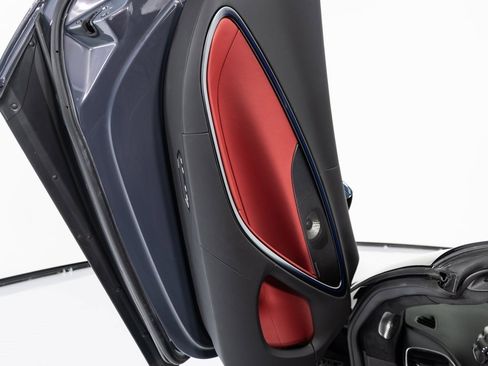 Used 2025 McLaren Artura Spider image 13