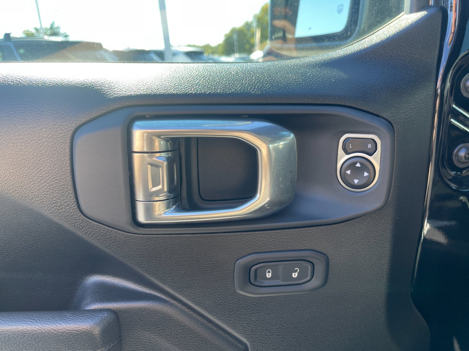 Used 2026 Jeep Gladiator Mojave AWD/4WD image 12