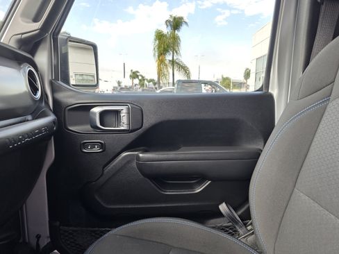 Used 2023 Jeep Wrangler Unlimited Rubicon 4xe w/ Steel Bumper Group AWD/4WD image 15