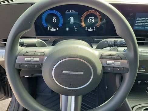 Certified 2025 Hyundai Kona SE image 20